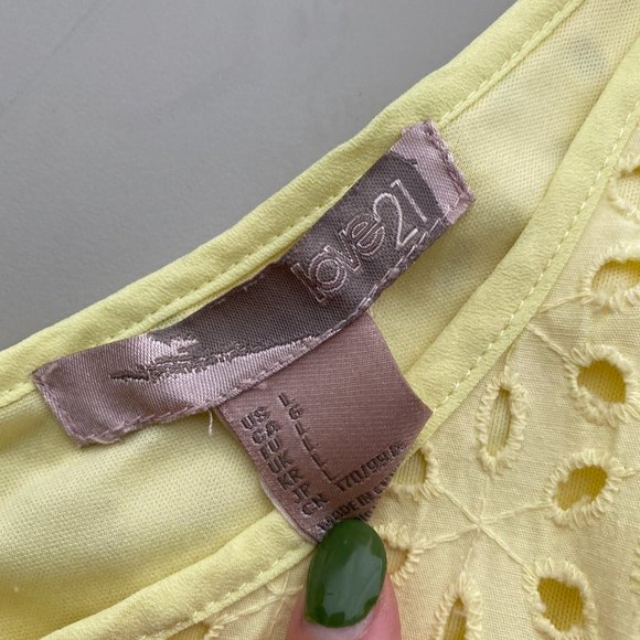F21 Peplum eyelet dress in yellow, large - Picture 2 of 4